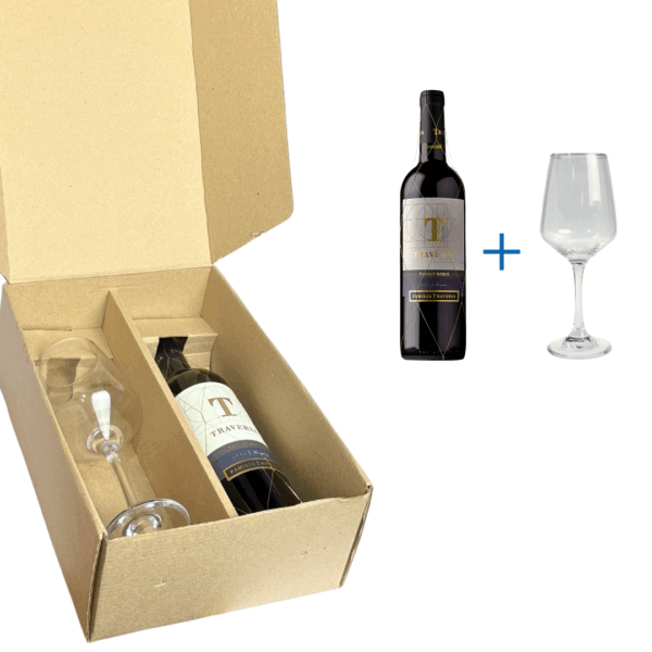 caja regalo día del padre, vino tannat roble, vino traversa 2022, copa vino 435ml, caja con vino y copa, regalo elegante para papá, box día del padre, caja temática papá, regalo con vino, vino uruguayo tannat, copa para vino tinto, pack día del padre, vino con copa, caja con diseño especial, caja premium con vino, packaging regalo masculino, regalo dia del padre